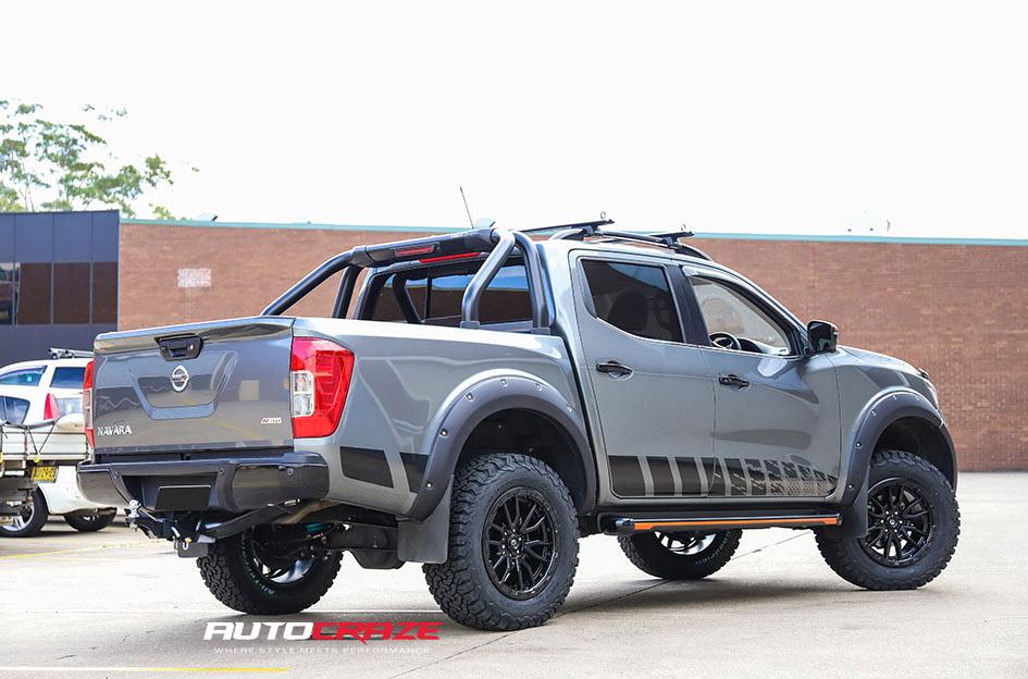NISSAN NAVARA TECH MATTE BLACK